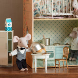 Waiter Mouse : Big Brother / Big Sister