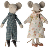 Grandma & Grandpa Mice in Cigarbox
