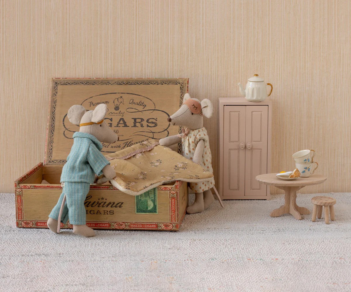 Mum & Dad Mice in Cigar Box