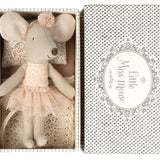 Dancing Mouse in Daybed : Little Sister