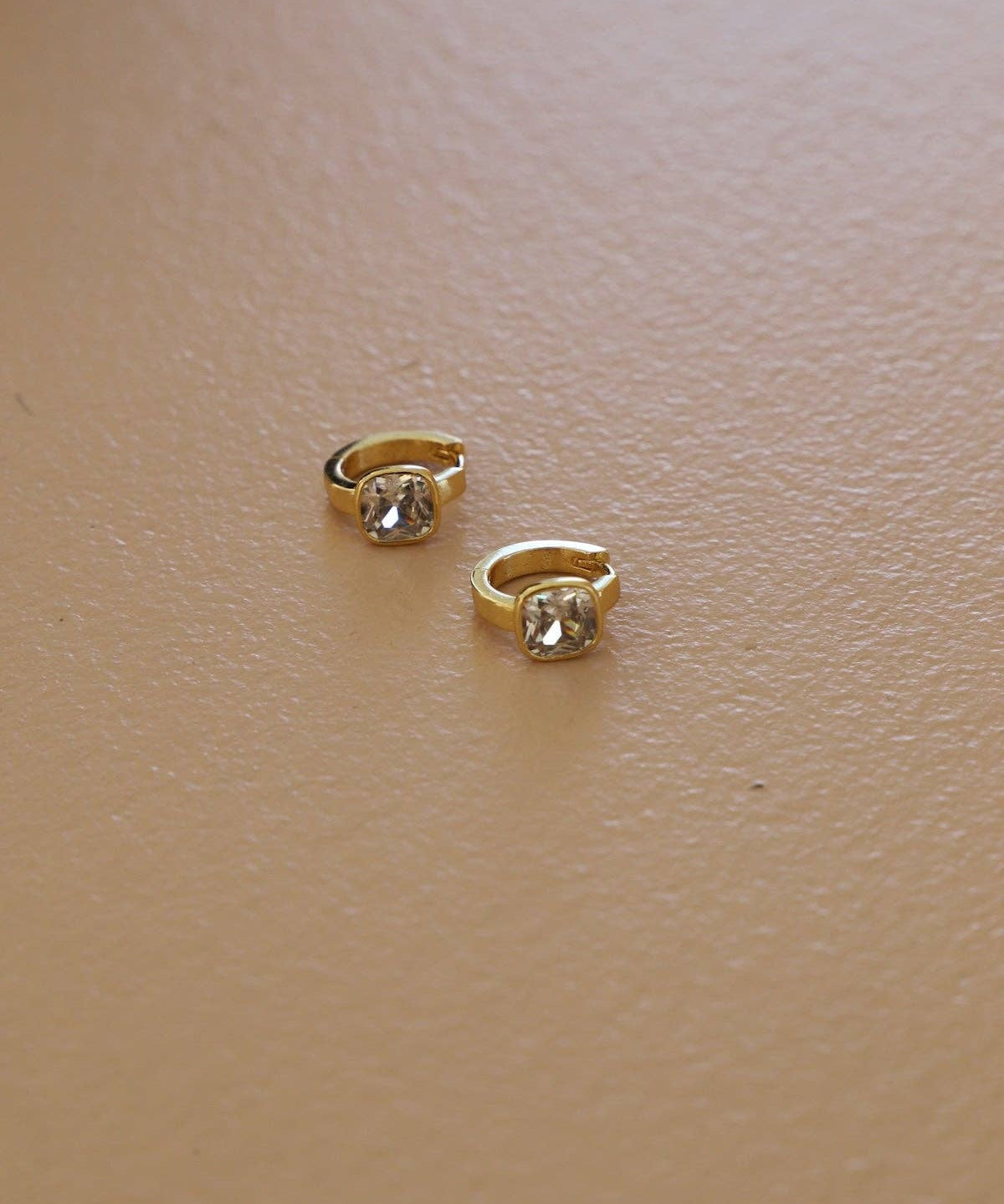 Selena Square Bezel Huggies : Gold